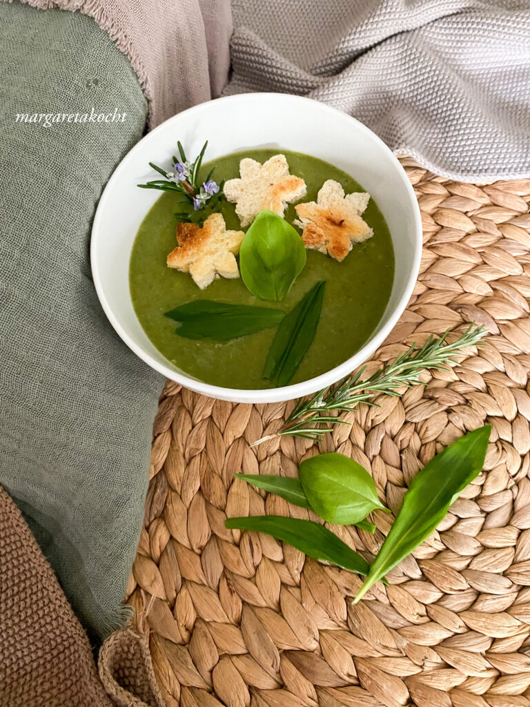 g'schmackiges Kräuterschaum Supperl