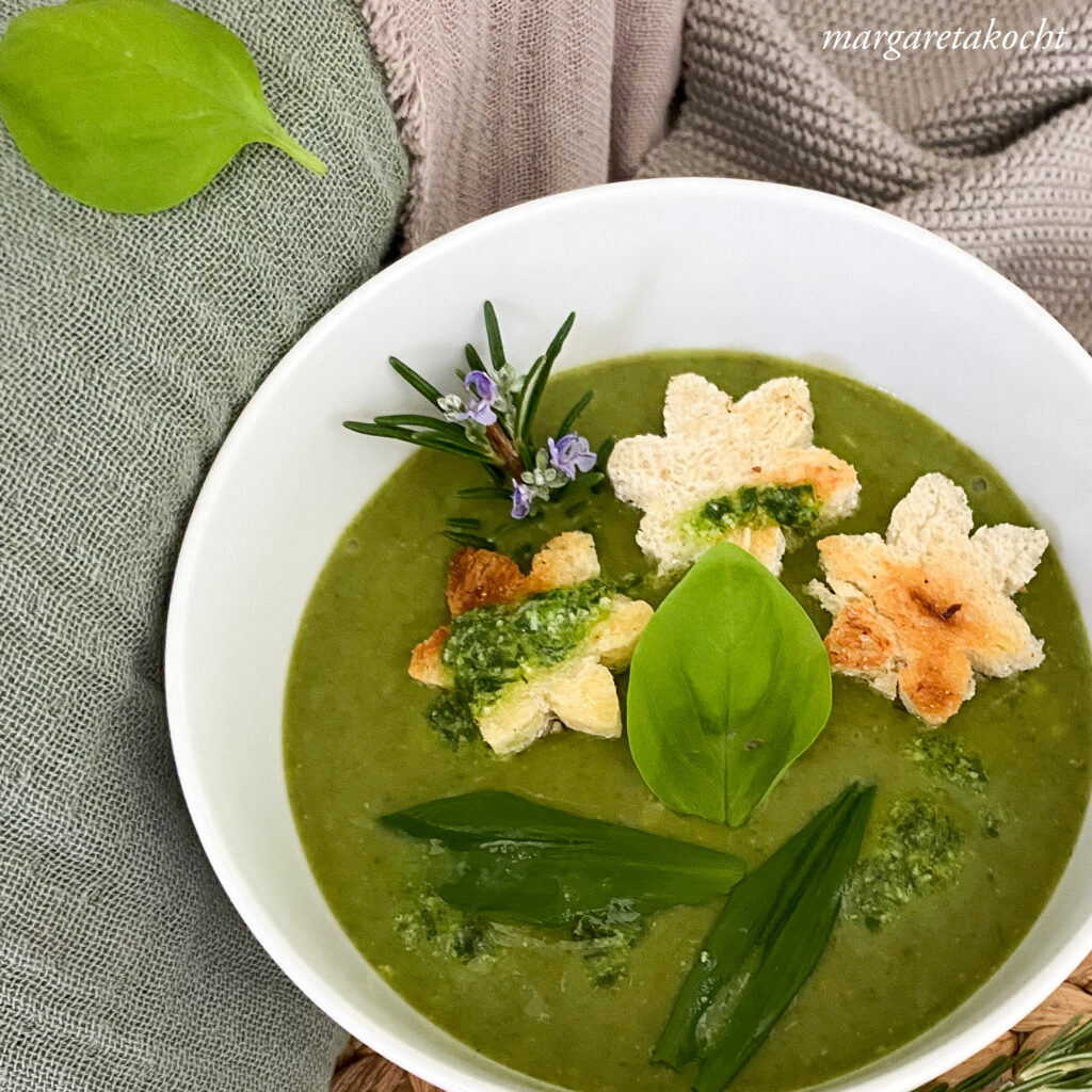 g'schmackiges Kräuterschaum Supperl