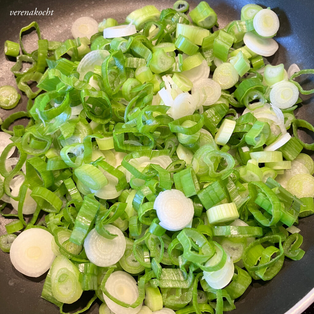 gegrillte Auberginen mit Frühlingszwiebelöl