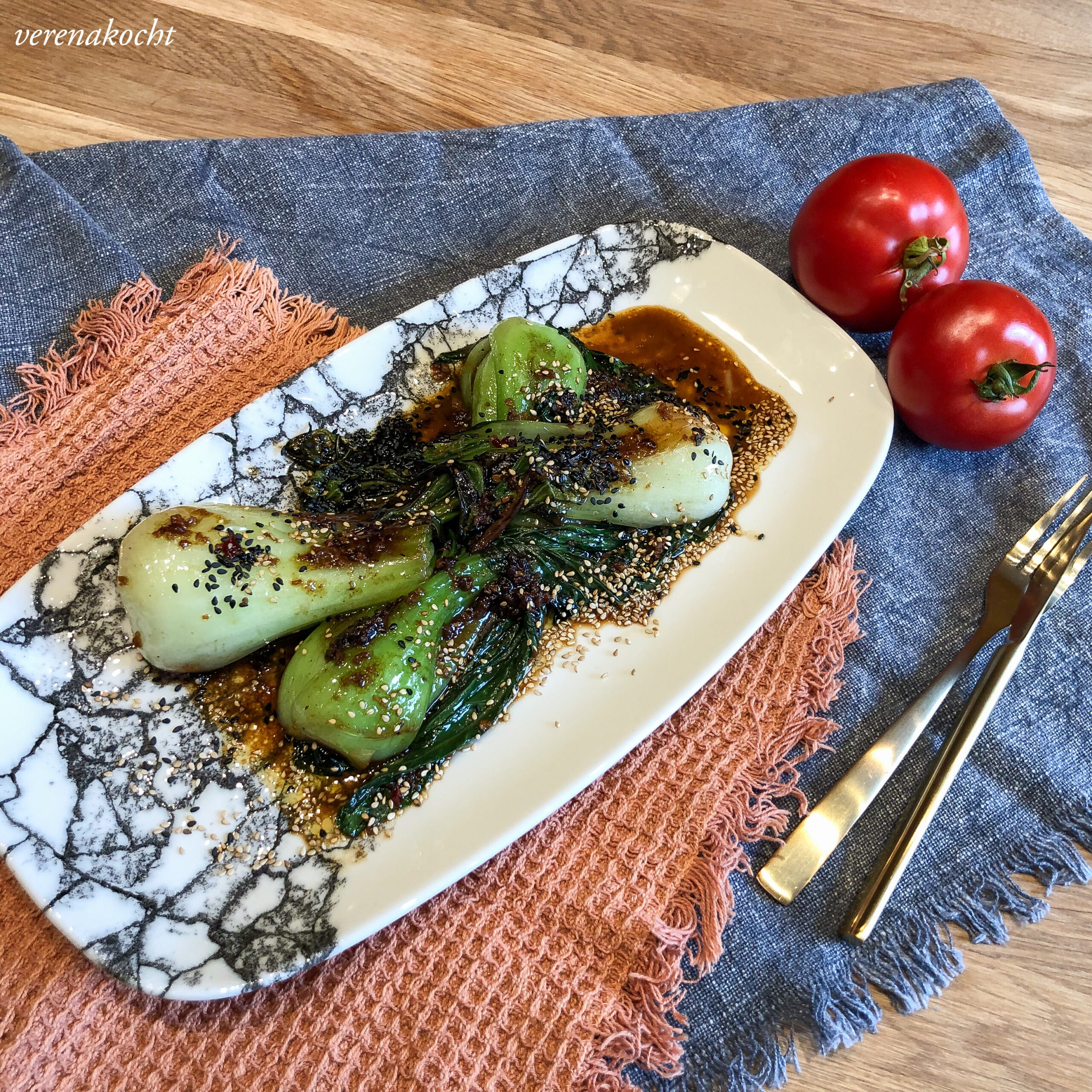 asisatischer Pak Choi in Chili Soja Butter