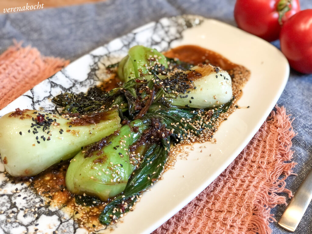 asisatischer Pak Choi in Chili Soja Butter