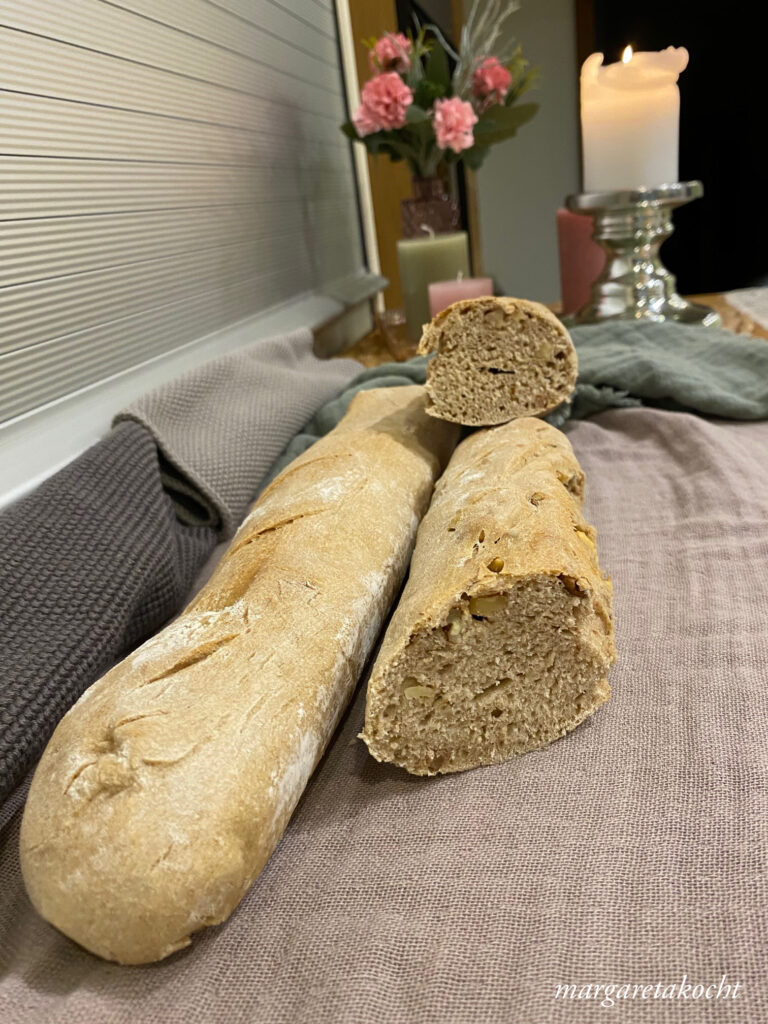 knuspriges Walnuss Baguette