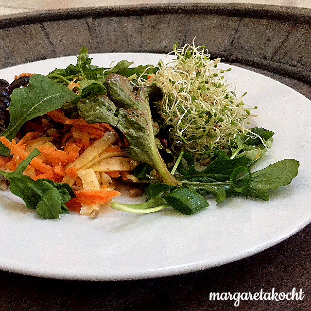 leichter Sommer-Salat mit Karotten & Feta