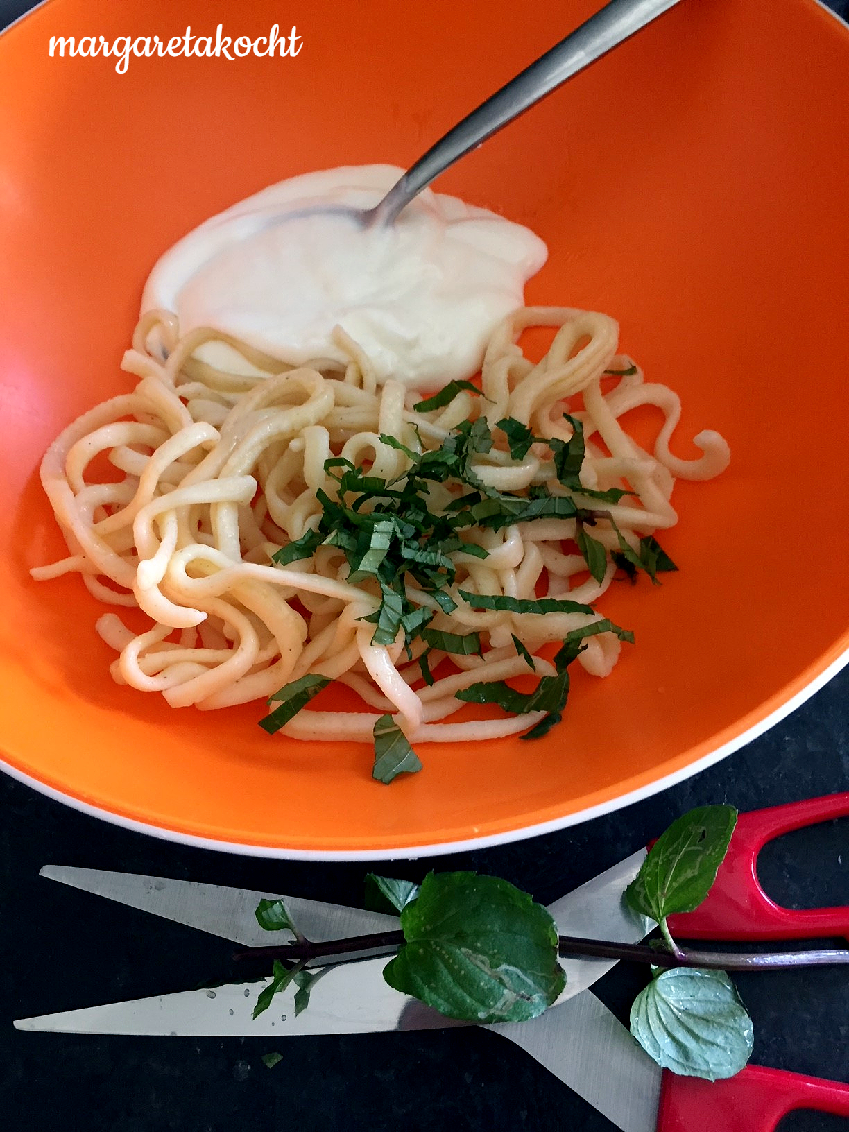 Linguine Zucchini Salat mit Joghurt-Minze-Dressing (oder) #butfirstcoffee