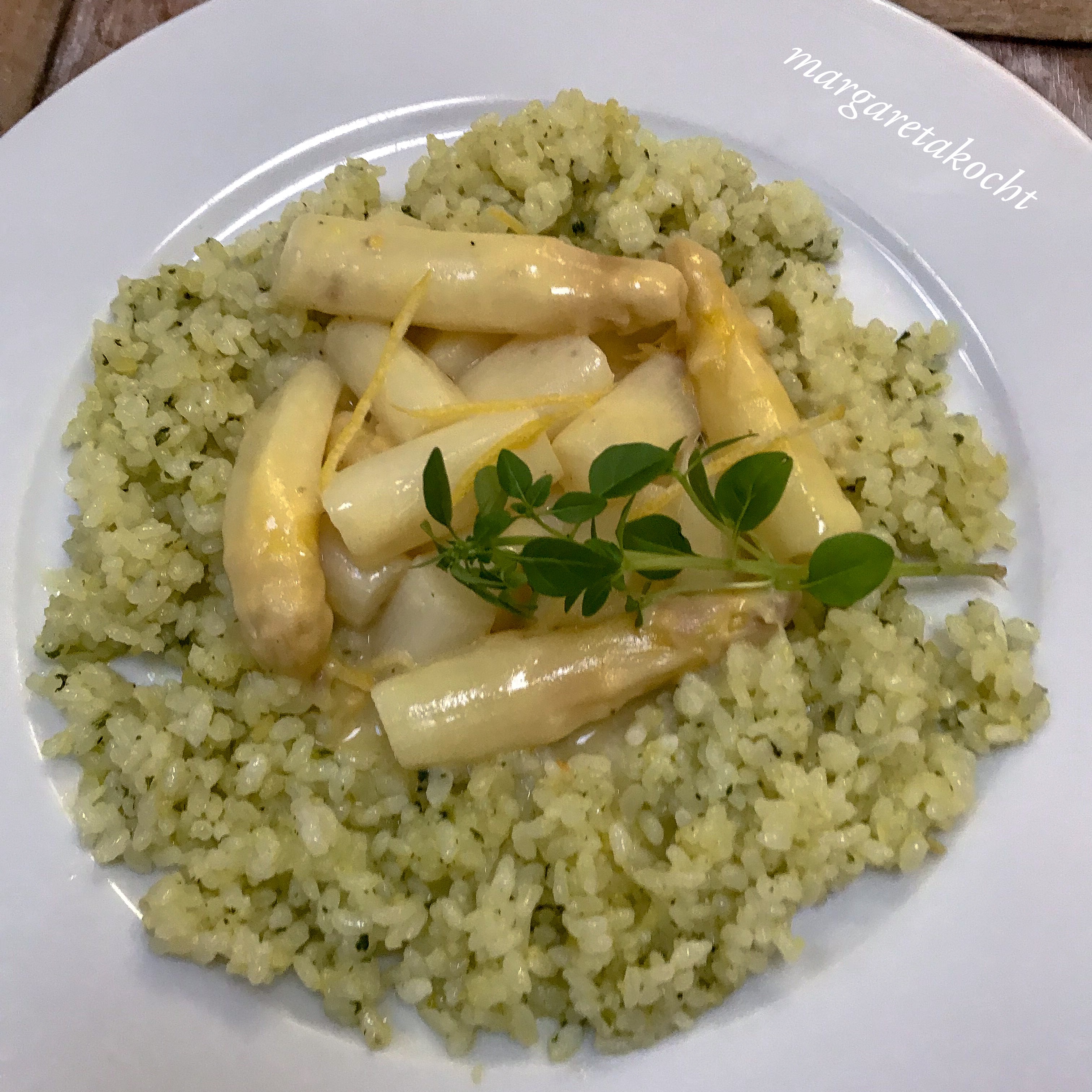 Spargel Ragout auf Pesto-Reis