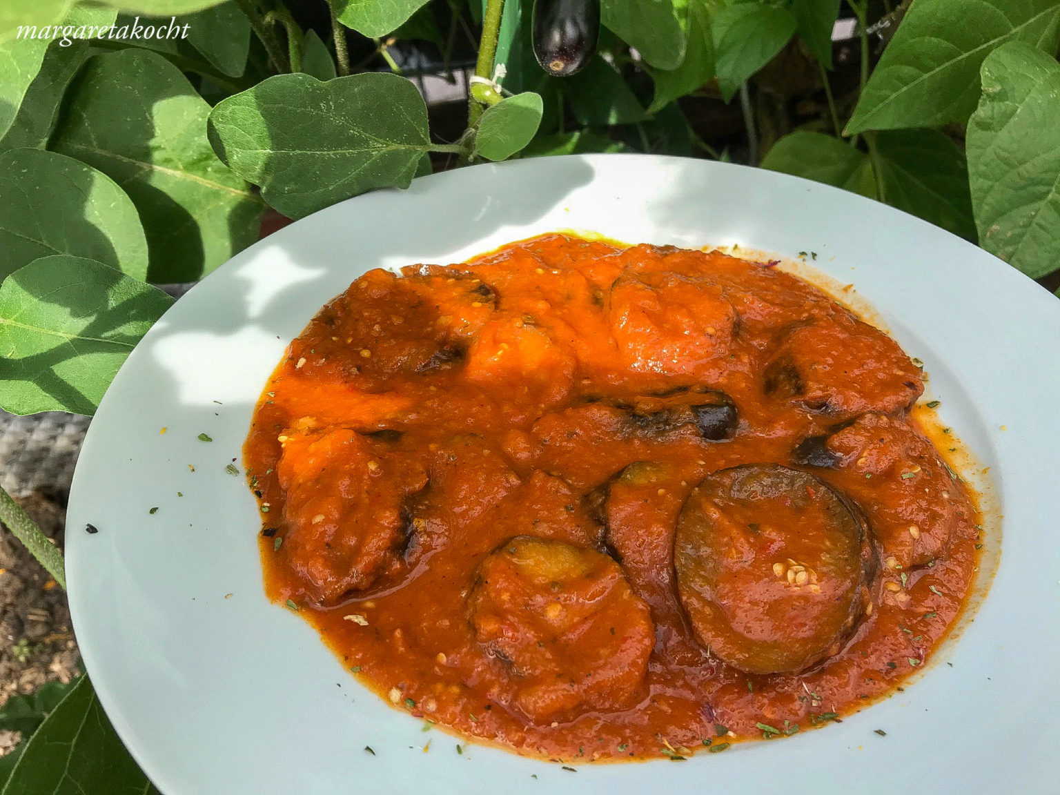 Geschmorte Auberginen in Tomaten Sauce (und) Weihnachten steht vor der Tür!