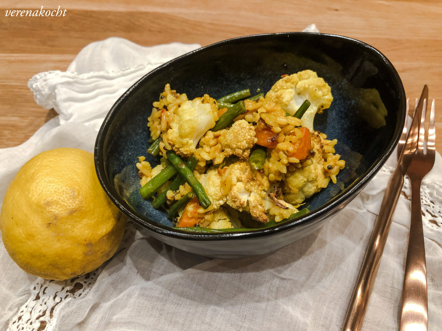 asiatischer Gemüse Reis mit Kurkuma (und) weiter geht’s vegetarisch!