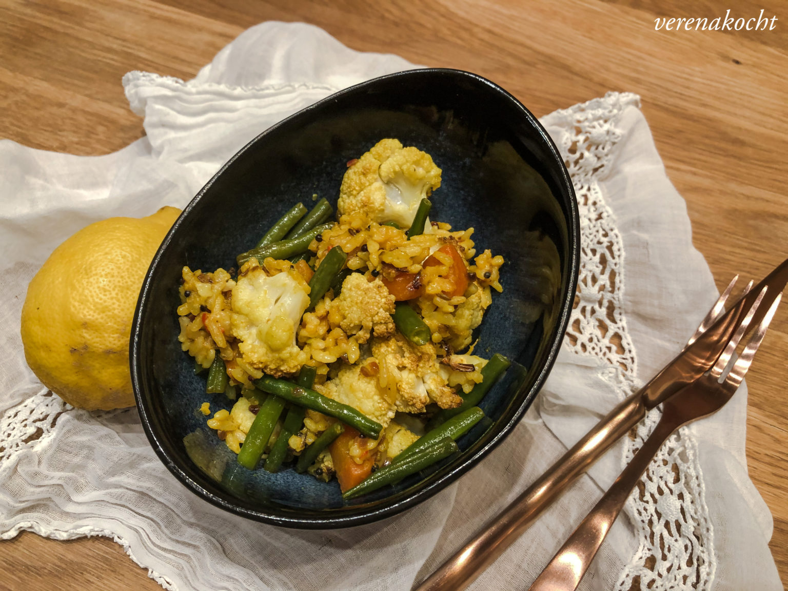 asiatischer Gemüse Reis mit Kurkuma (und) weiter geht’s vegetarisch!