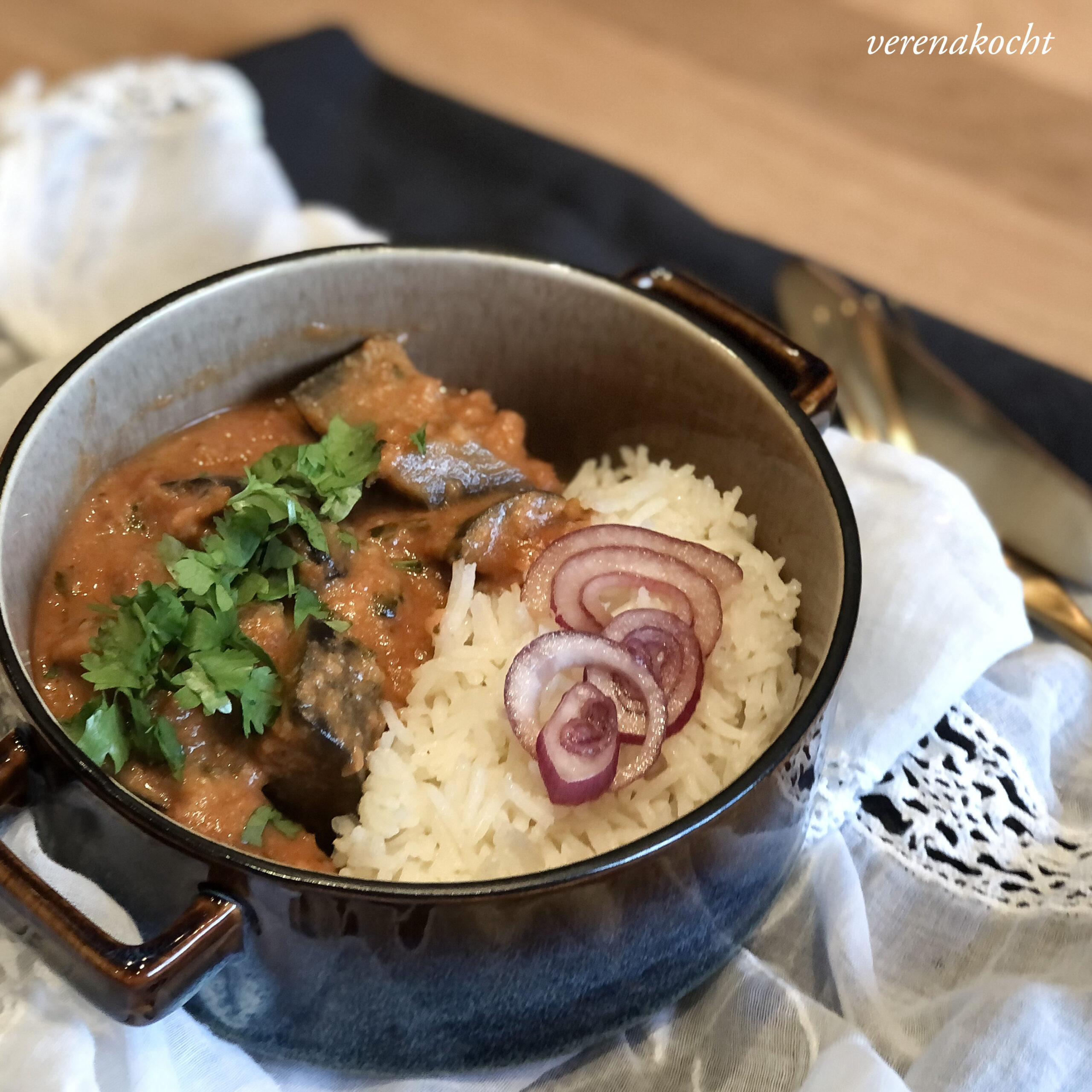 veganes Auberginen Ragout in Erdnusssauce