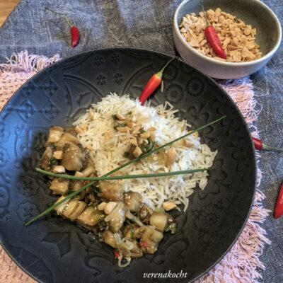 gegrillte Auberginen mit Öl von der Frühlingszwiebel (oder) Cà Tím Núóng Mõ Hành