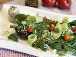 gegrillte Miso Aubergine mit Kimchi Mayo