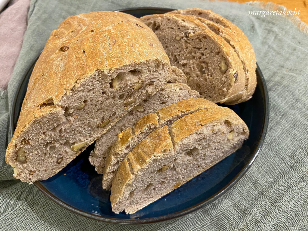 rustikales Ciabatta mit Walnüssen