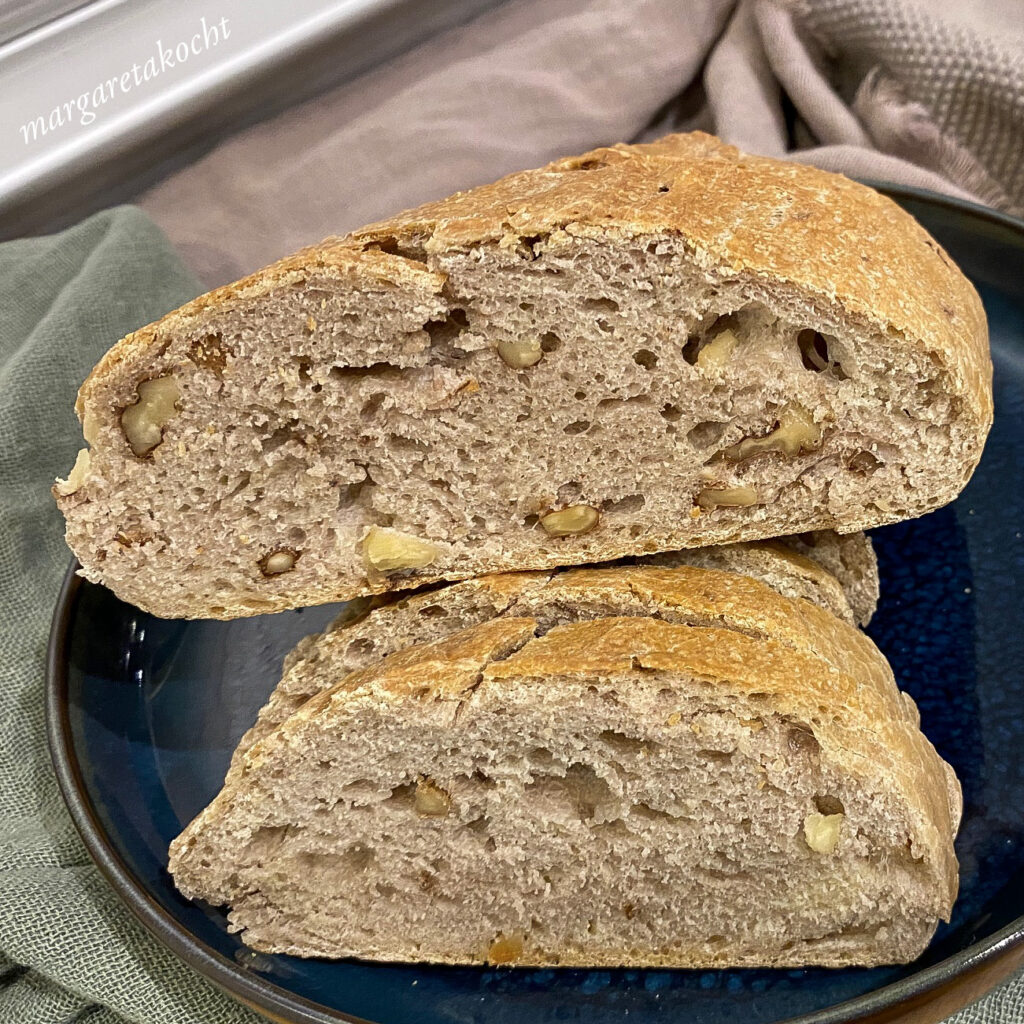 rustikales Ciabatta mit Walnüssen