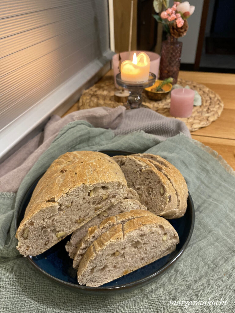 rustikales Ciabatta mit Walnüssen