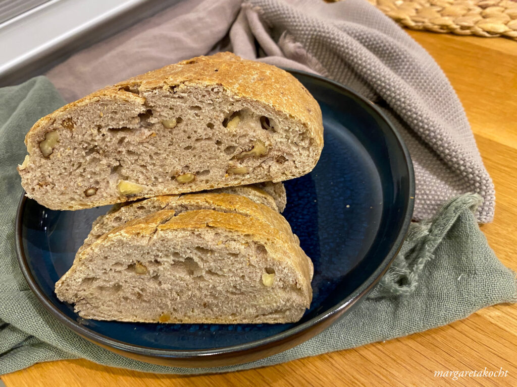 rustikales Ciabatta mit Walnüssen